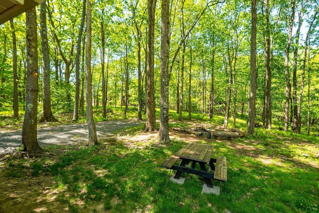 *Entire House • Sleeps 9 • Hot Tub • Pets Welcome* McHenry Extérieur photo