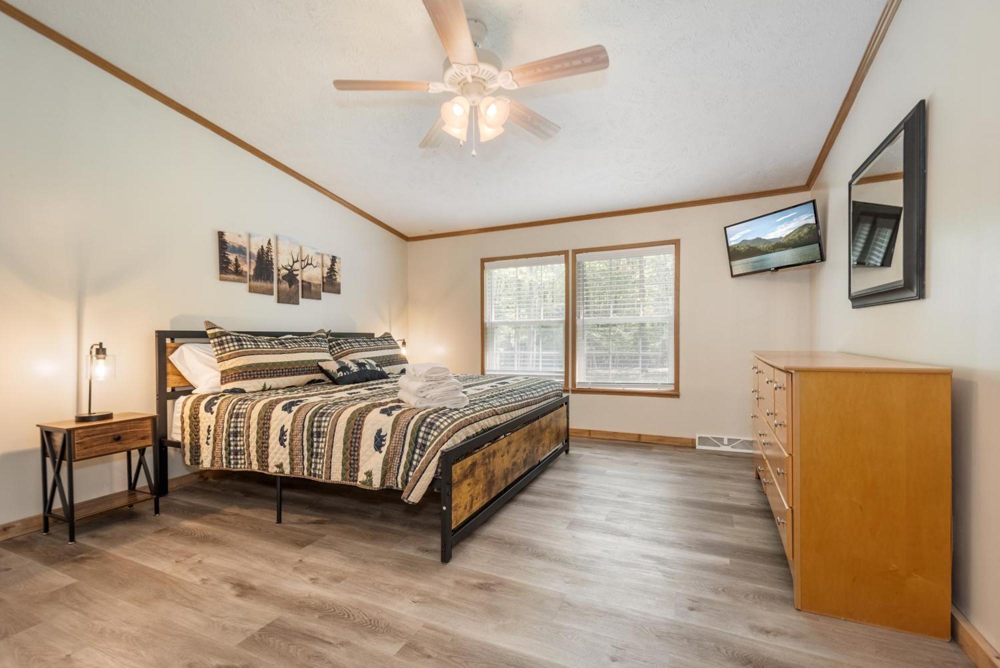 *Entire House • Sleeps 9 • Hot Tub • Pets Welcome* McHenry Extérieur photo